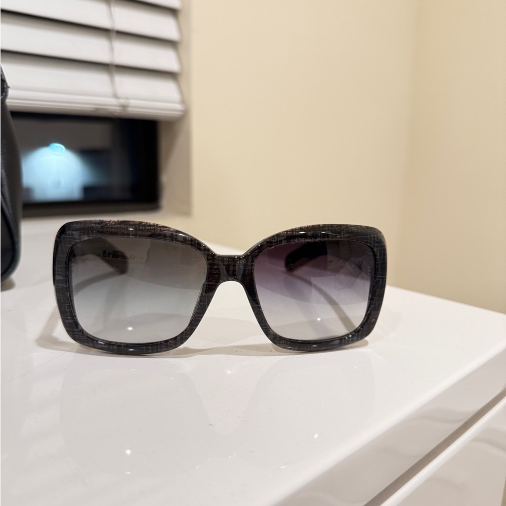 CHANEL Black Gradient Sunglasses